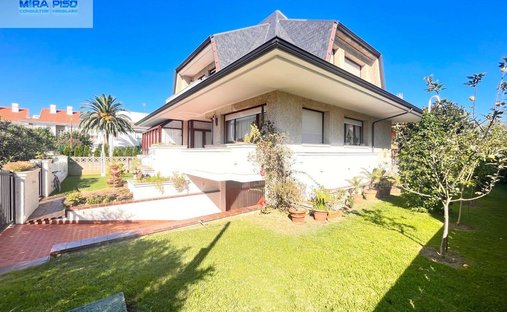 Chalet in Santona, Cantabria, Spain 1