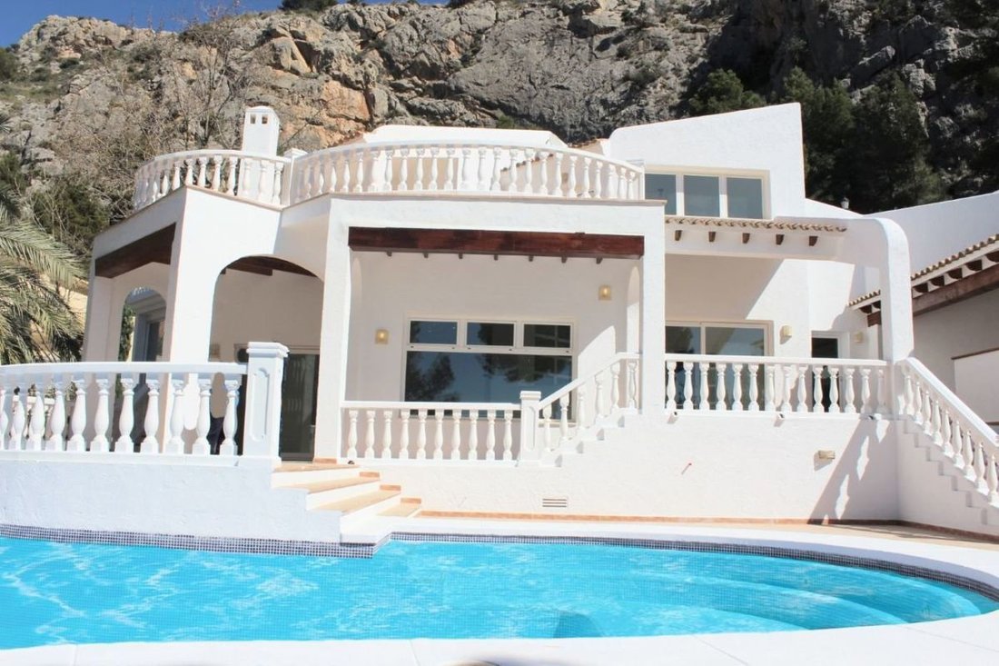 Chalet in Zona de Mascarat, Valencian Community, Spain 1 - 14814773