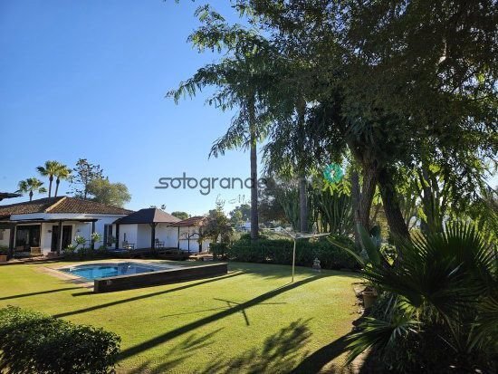 Villa in Sotogrande, San Roque, Andalusia 1 - 12823944