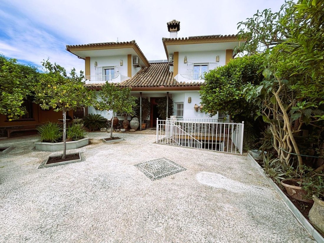 Chalet in El Puerto de Santa María, Andalusia, Spain 1 - 14810352