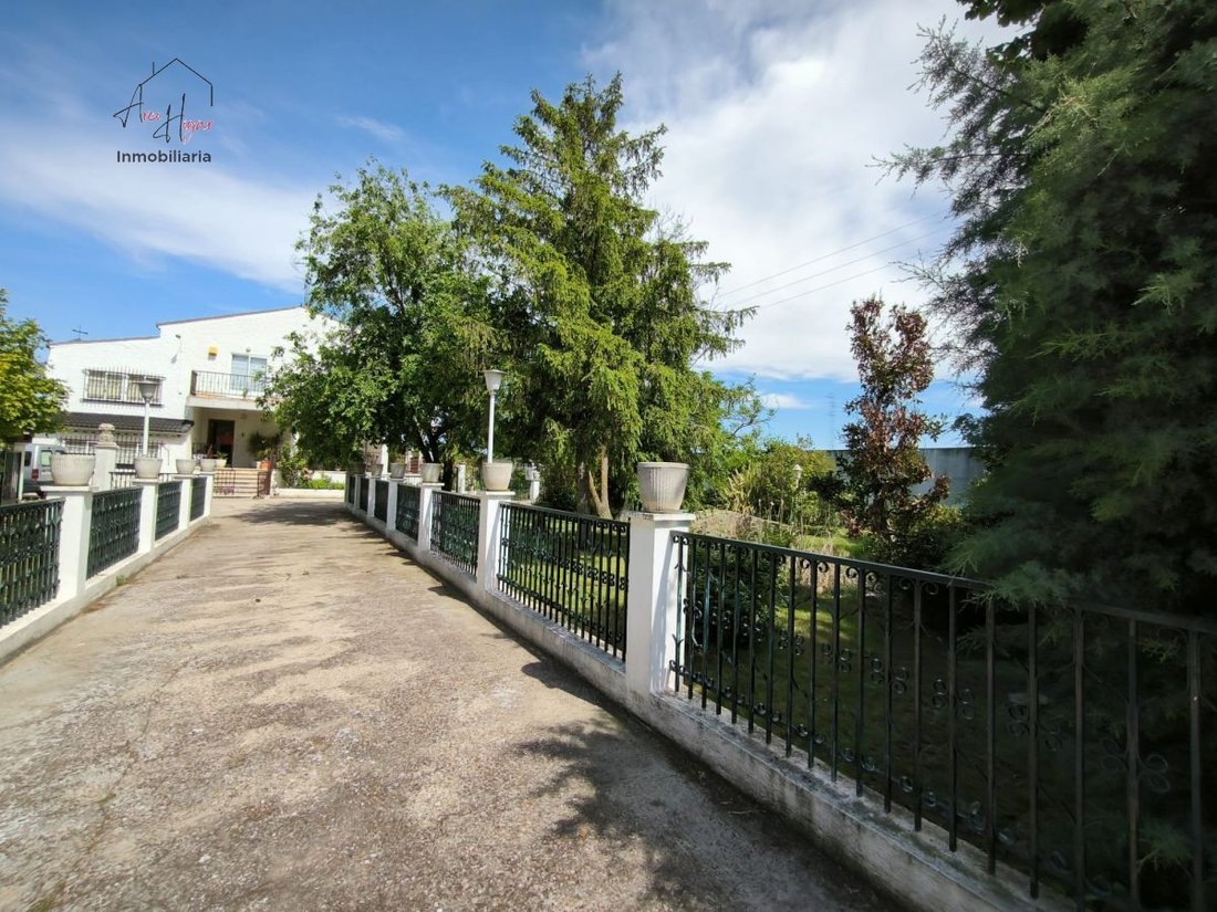 Chalet in Villares de la Reina, Castile and Leon, Spain 4 - 14814908