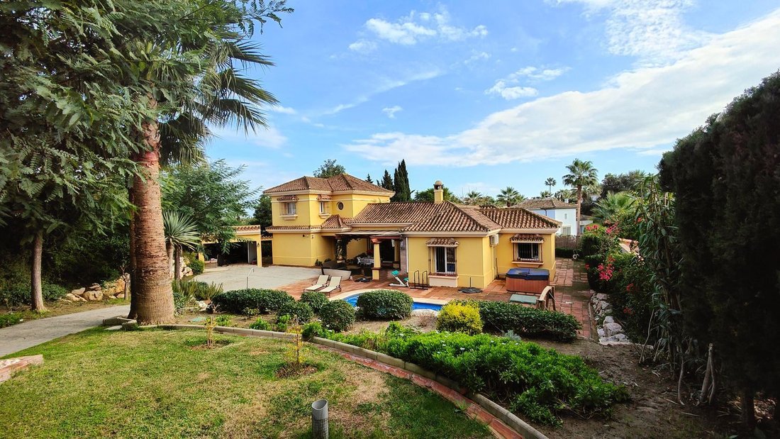 Chalet in Sotogrande, San Roque, Andalusia 1 - 14813666