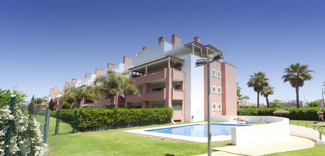 Penthouse in Sotogrande, San Roque, Andalusia 2 - 14817466