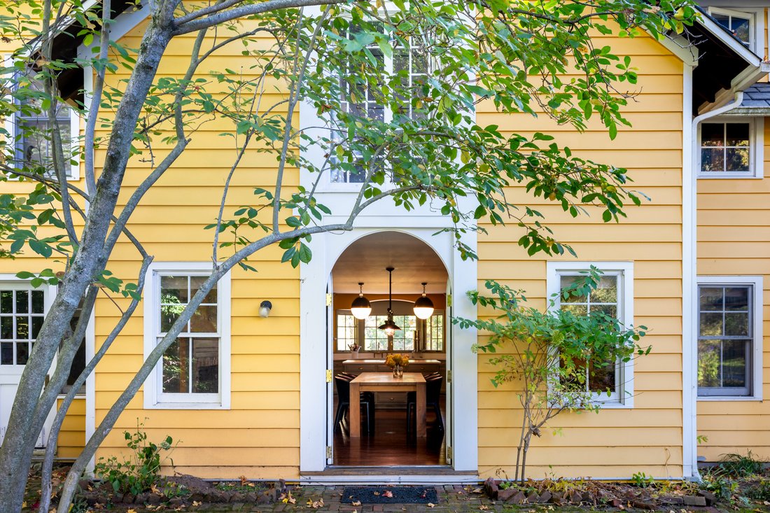 The Yellow House In Snedens Landing In Palisades, New York, United