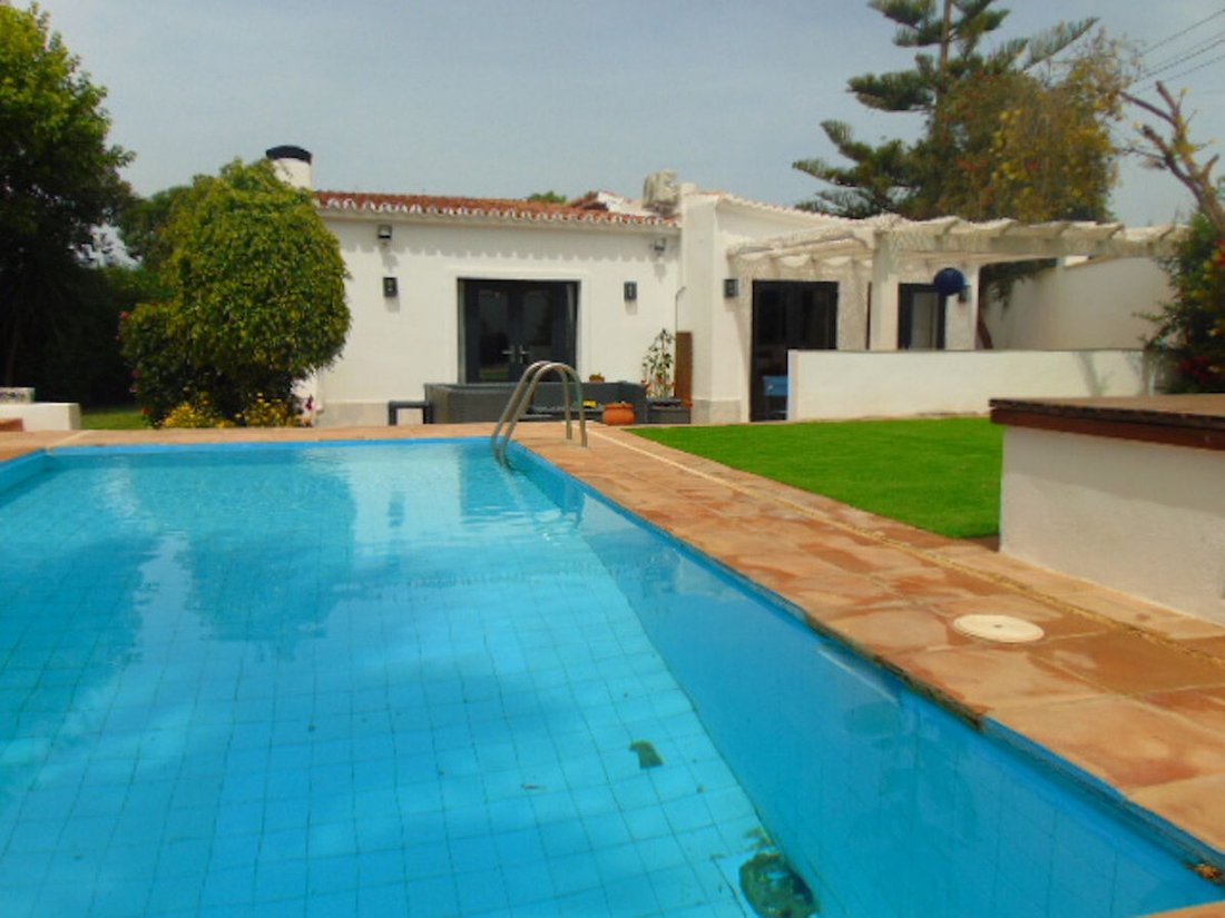 Villa in San Pedro de Alcantara, Andalusia, Spain 1 - 14821163