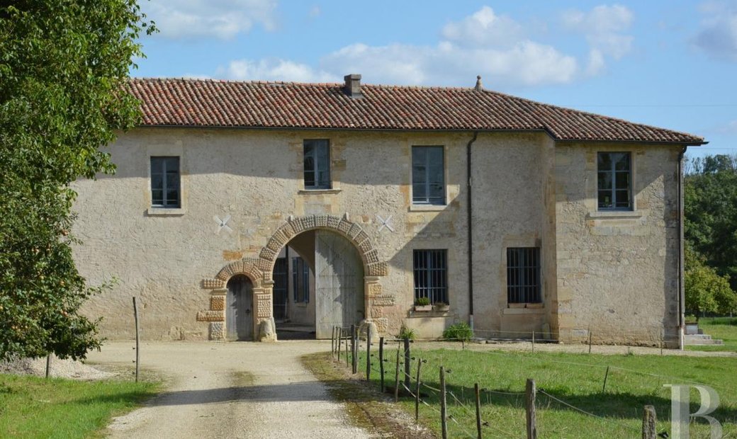 A 17th And 18th Century Stately In Savonnières Devant Bar, Grand Est