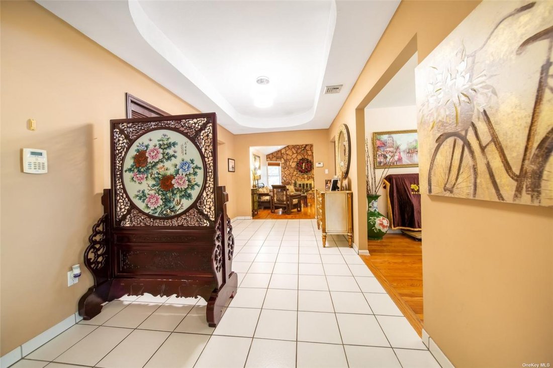 410 Roslyn Road In Albertson, New York, United States For Sale (14823460)