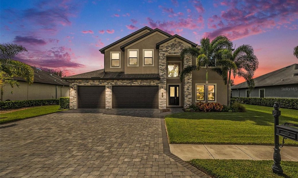 4807 Lago Vista Circle In Land O' Lakes, Florida, United States For