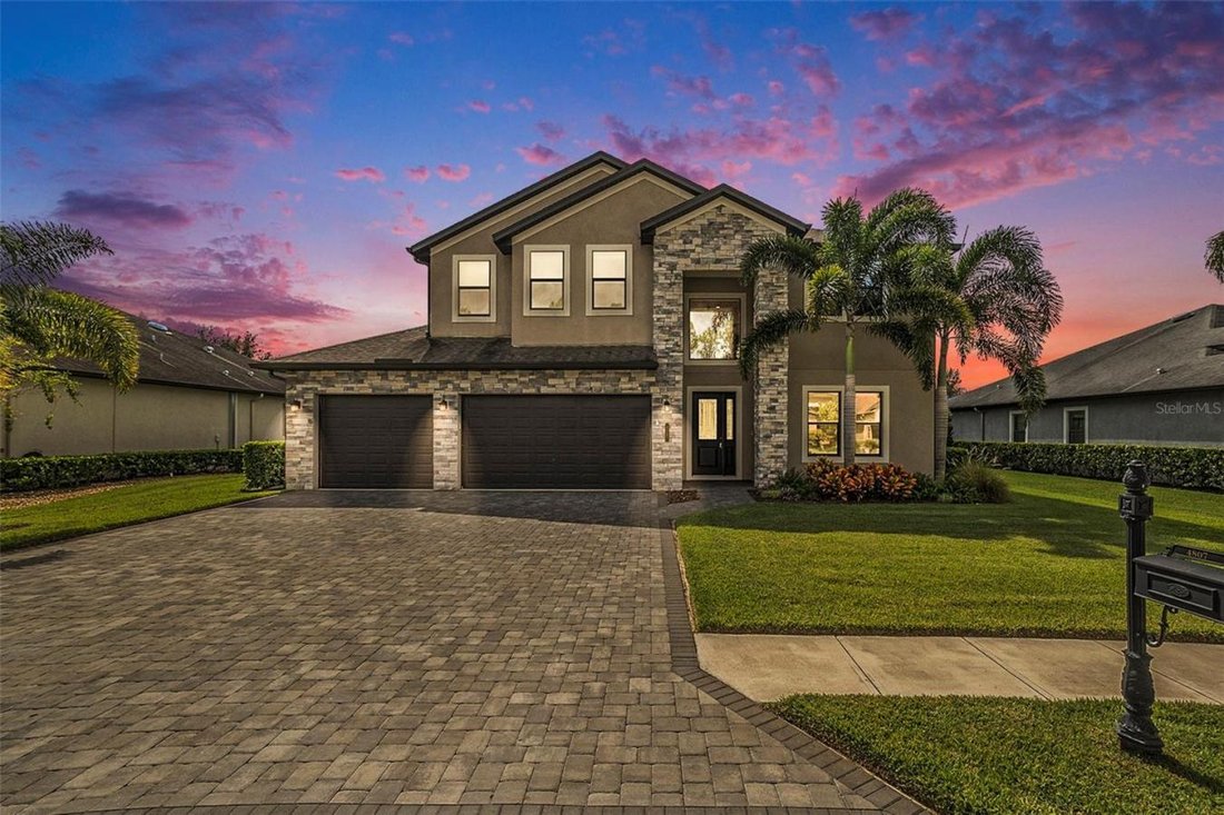 4807 Lago Vista Circle In Land O' Lakes, Florida, United States For