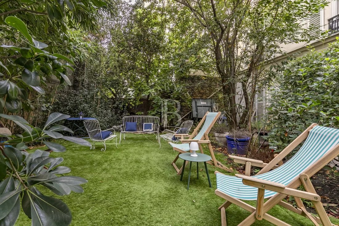 Paris 15 Pasteur With The Feel Of A House In Paris, île De France