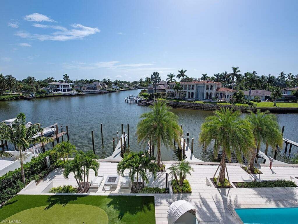 Opulent Corner Apartment In Naples, Florida, United States For Sale