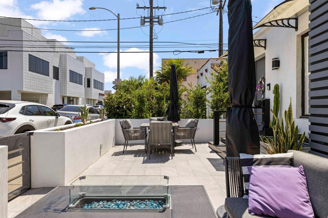 207, Santa Ana Avenue In Signal Hill, California, United States For