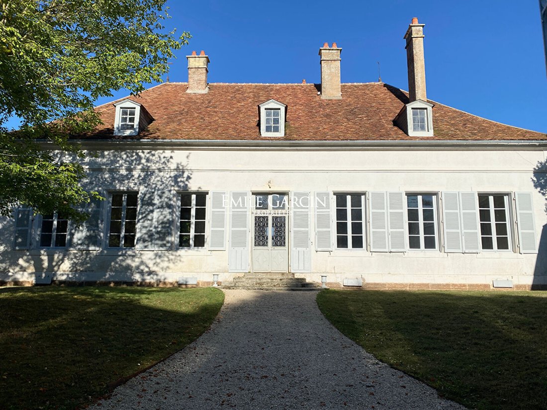 Estate In Saint Sauveur En Puisaye, Bourgogne Franche Comté, France For