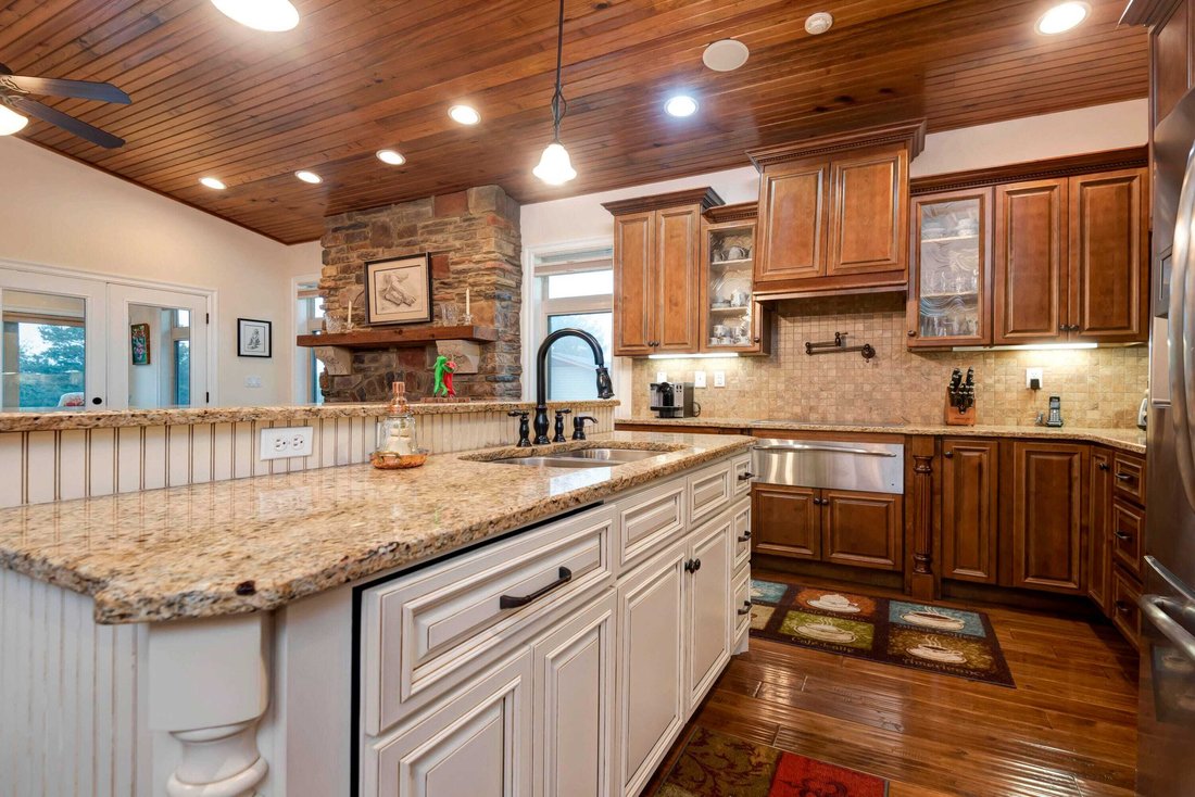 Luxury Lake Living In Branson West, Missouri, United States For Sale