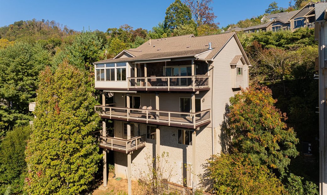 Stunning Home With A Breathtaking In Asheville, North Carolina, United