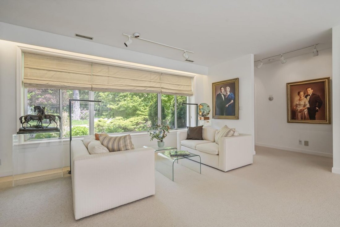 House in Toronto, Ontario, Canada 5 - 14823097