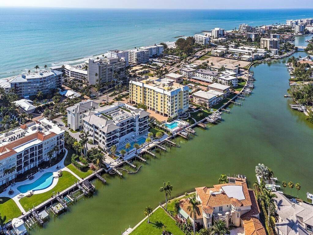 Opulent Corner Apartment In Naples, Florida, United States For Sale