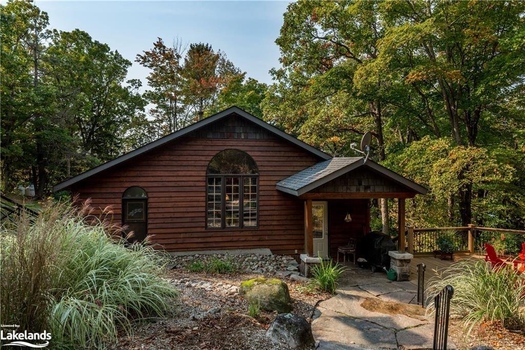 1143 Leonard Lake Rd 1 Road In Bracebridge, Ontario, Canada For Sale