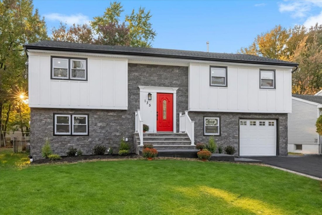 House in Woodbridge Township, New Jersey, United States 1 - 14823501