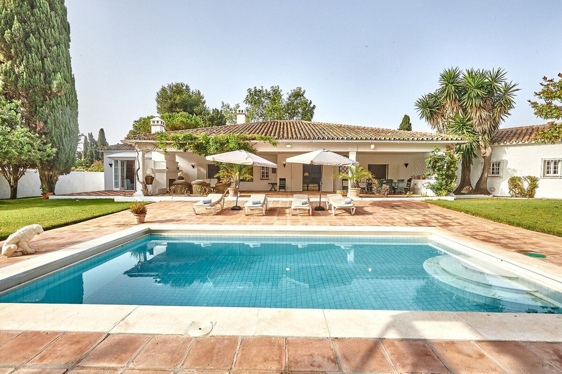 Villa in Guadalmina Baja, San Pedro de Alcantara, Spain 1 - 14825266