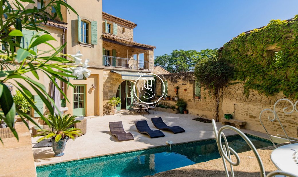 Proche, Dans Un Village Prisé, Une Superbe Maison De In Uzès, Occitanie