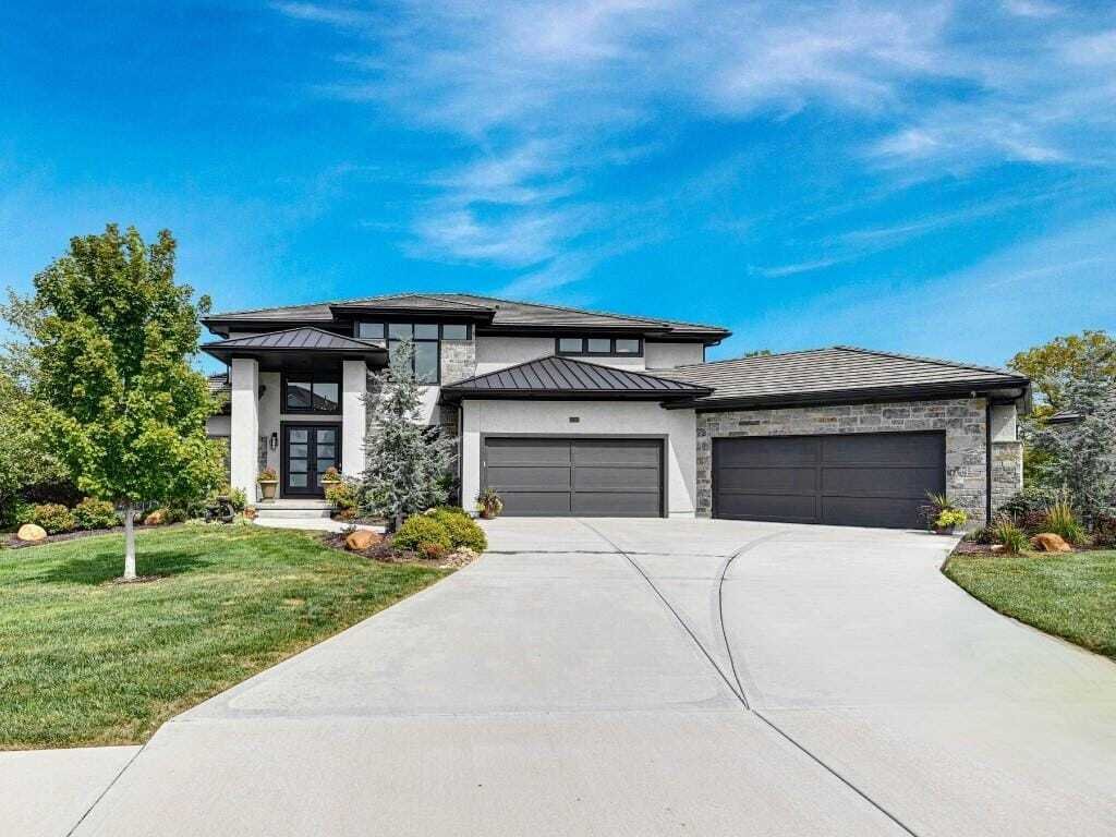 Home On A Quiet Cul De Sac In Olathe, Kansas, United States