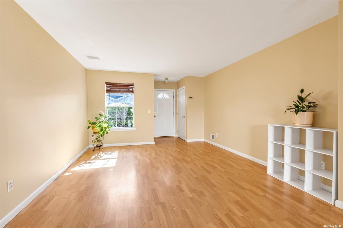 Coop Huntington Station In Huntington Station, New York, United States