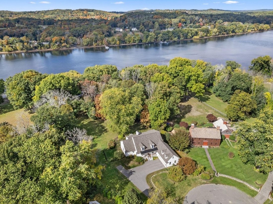 6 Arrowhead Lane In Groveland, Massachusetts, United States For Sale