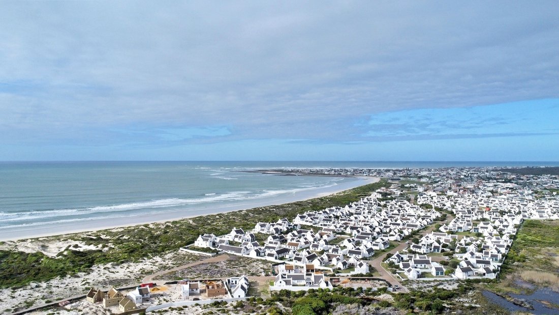 Magnificent Beach Front Living In Struis Bay, Western Cape, South