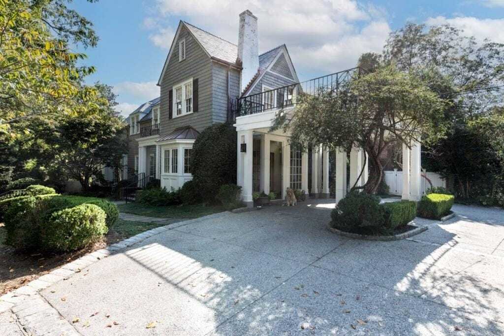 Exceptional Cape Cod Classic In Atlanta, United States For