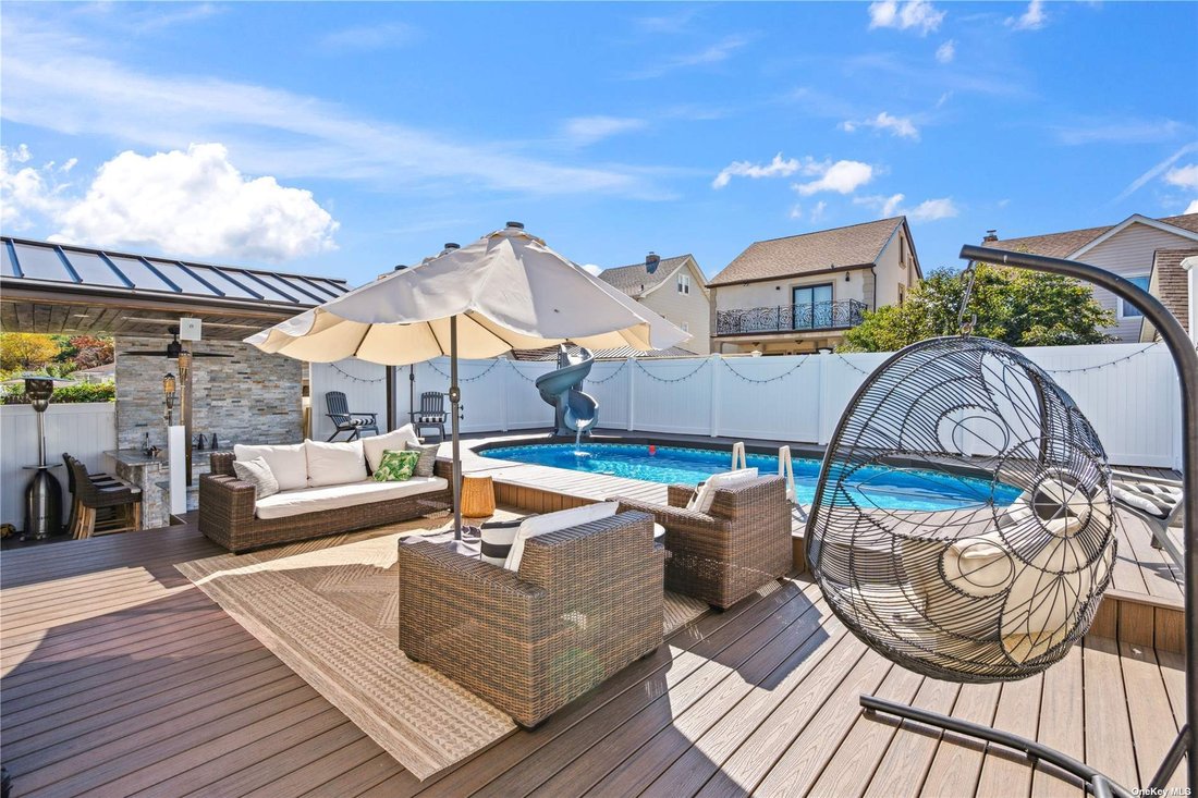 House Queens Village In New York, New York, United States For Sale