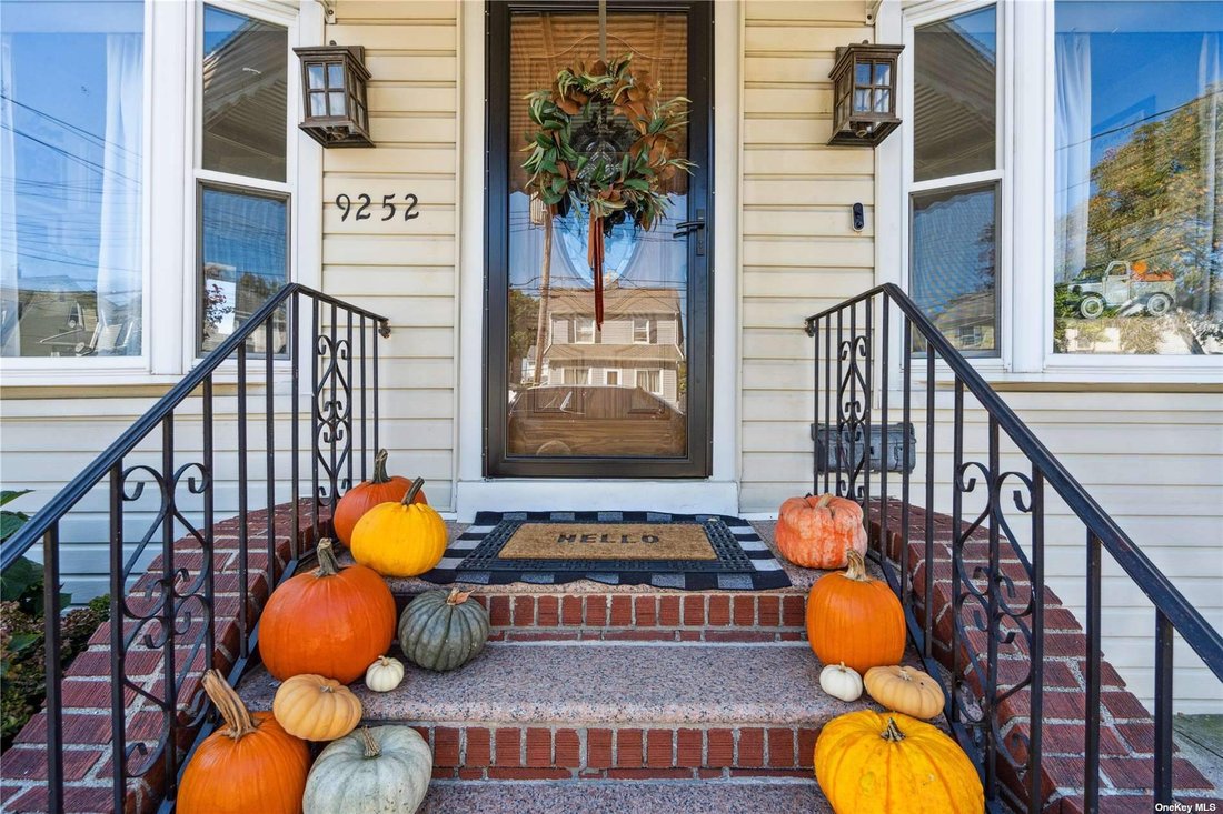 House Queens Village In New York, New York, United States For Sale