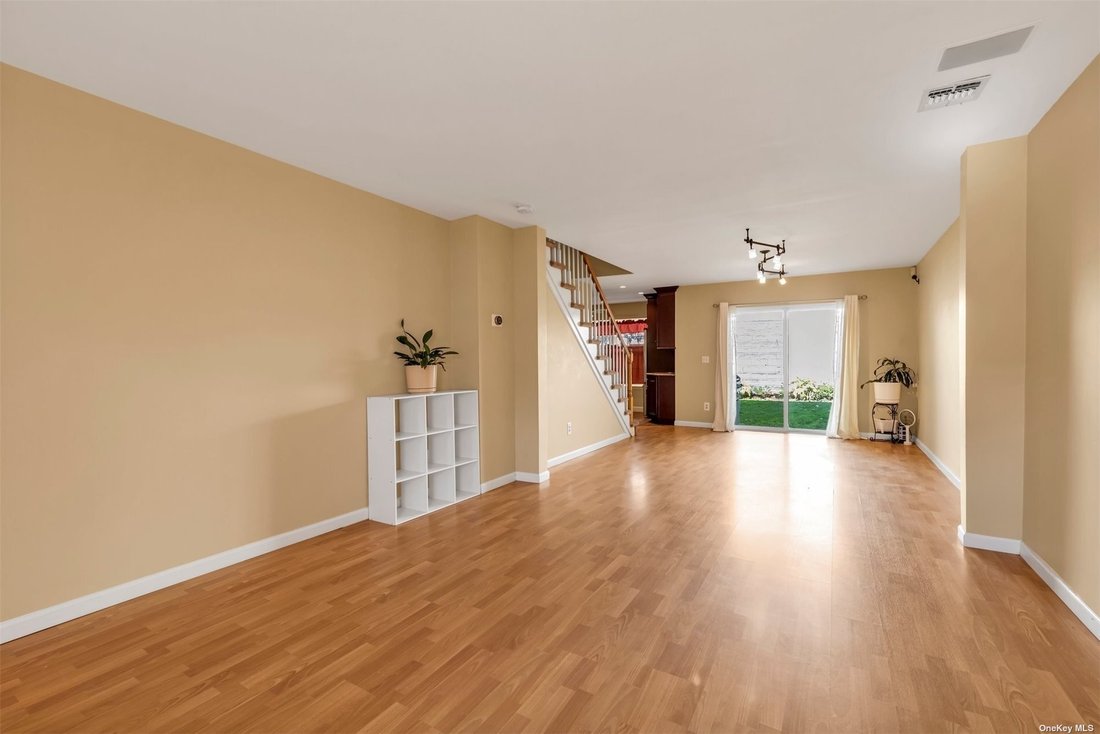 Coop Huntington Station In Huntington Station, New York, United States