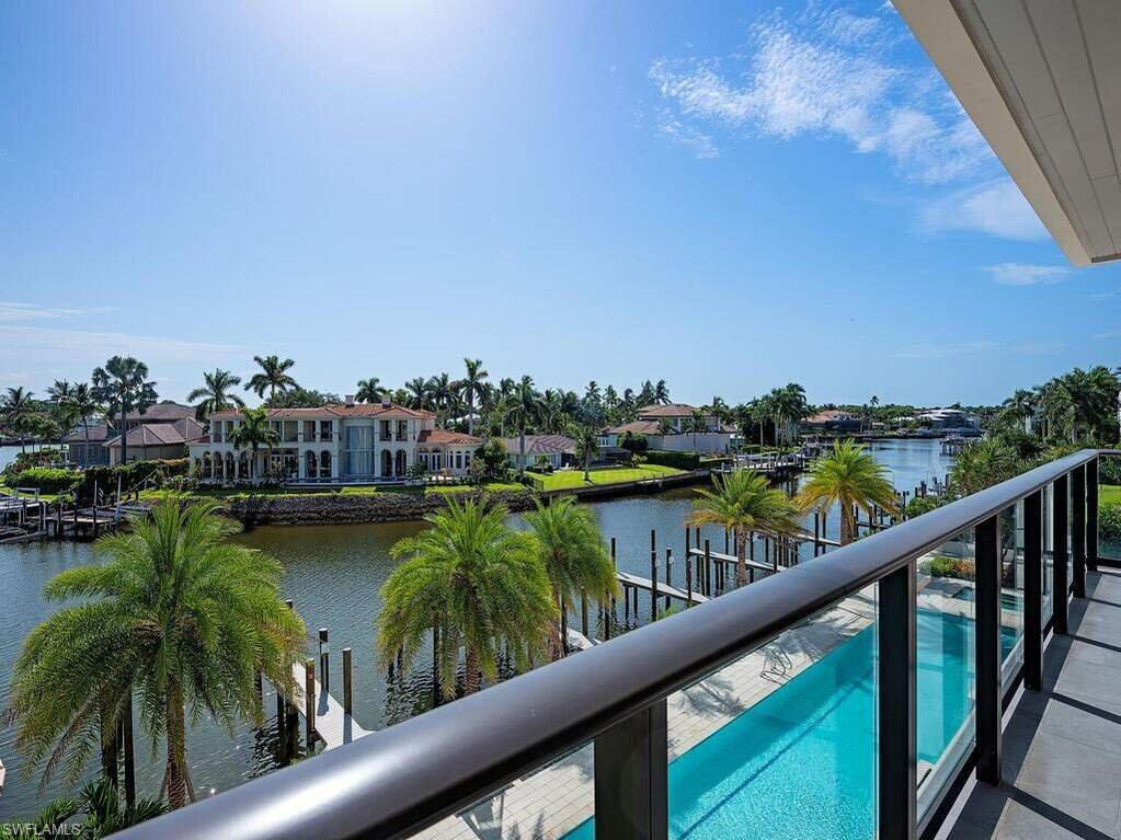 Opulent Corner Apartment In Naples, Florida, United States For Sale