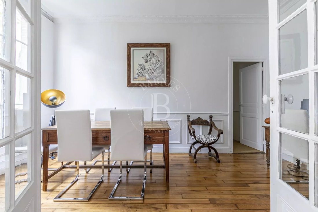 Paris 15 Pasteur With The Feel Of A House In Paris, île De France