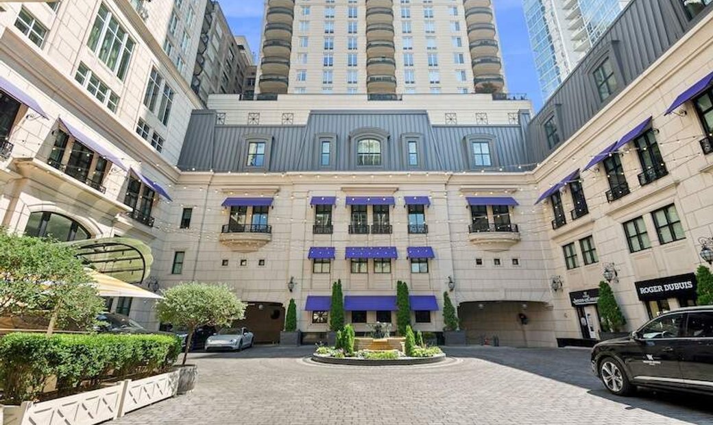 Exquisite Half Floor Residence At The In Chicago, Illinois, United ...