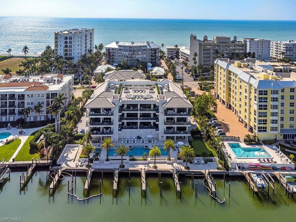 Opulent Corner Apartment In Naples, Florida, United States For Sale