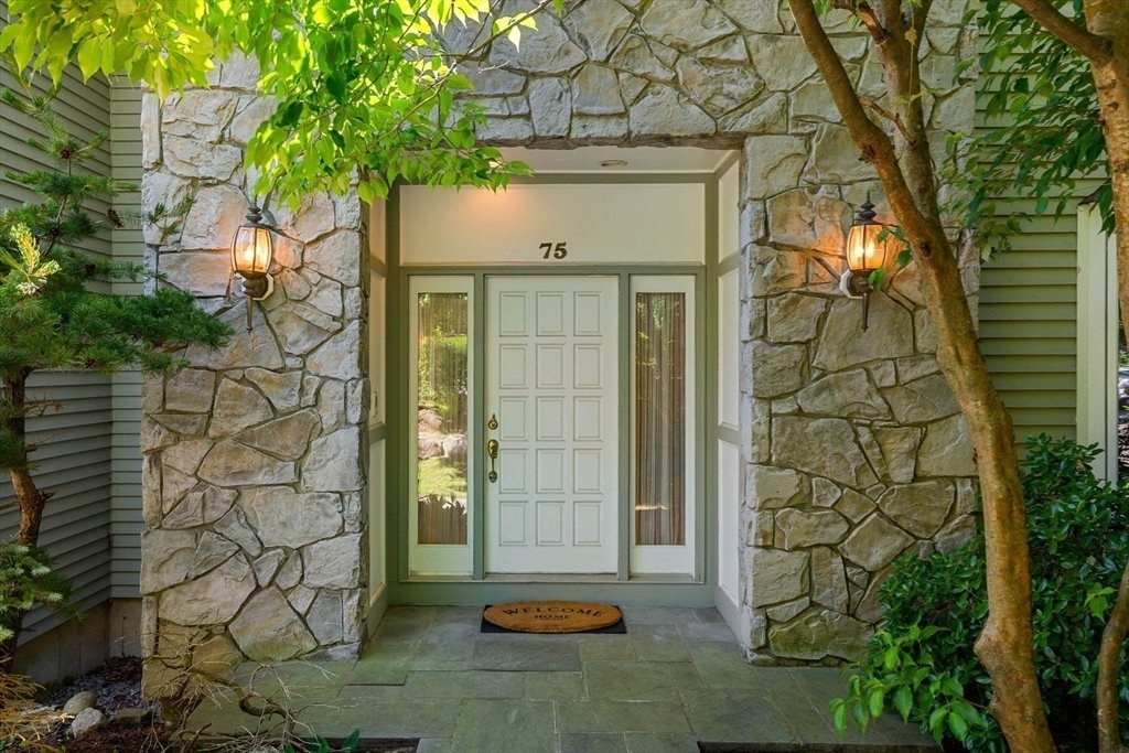 Meticulously Maintained Sun Filled In Newton, Massachusetts, United