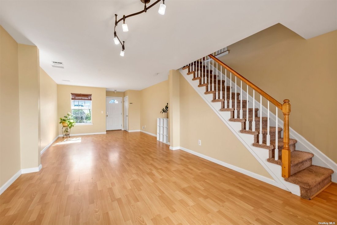 Coop Huntington Station In Huntington Station, New York, United States