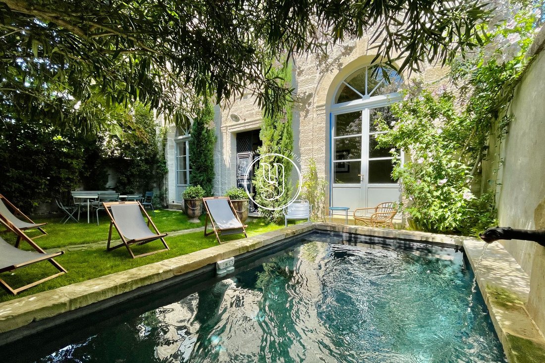 Centre, Ascenseur Et Vues Duché In Uzès, Occitanie, France For Sale