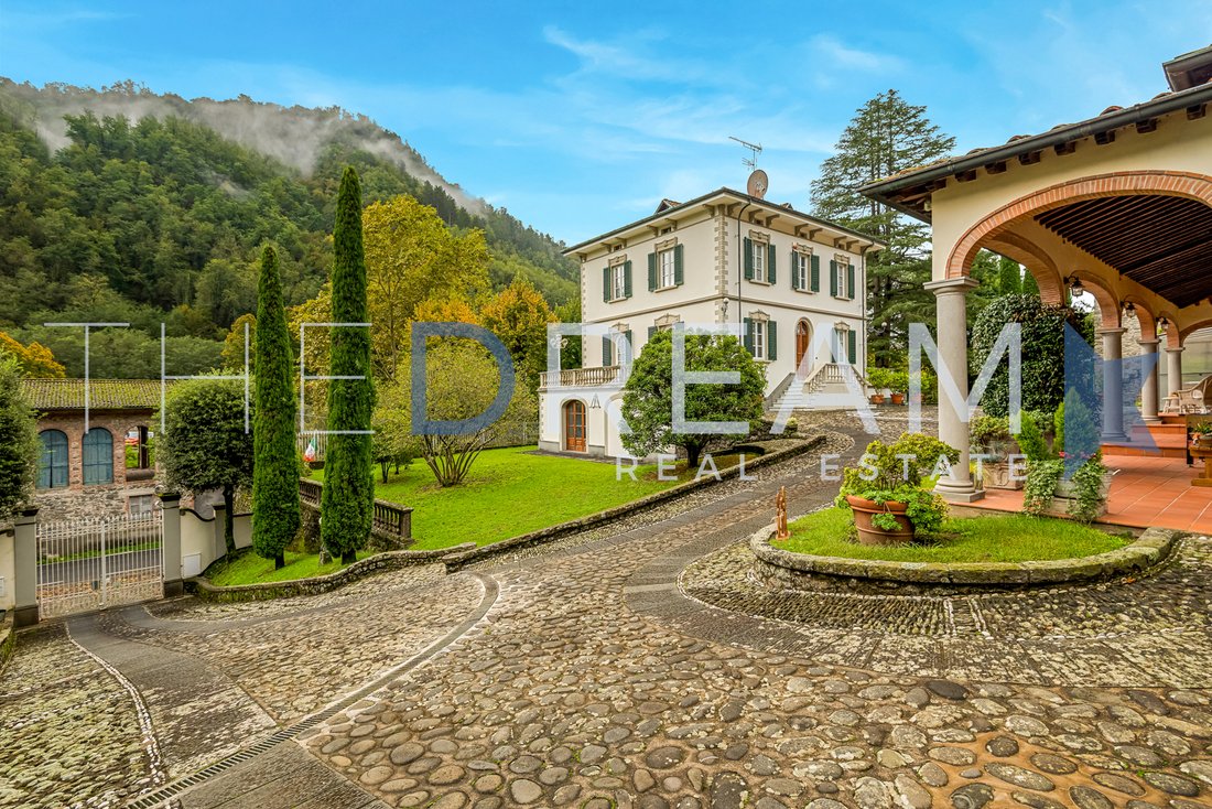 Villa in Bagni di Lucca, Tuscany, Italy 2 - 14821764