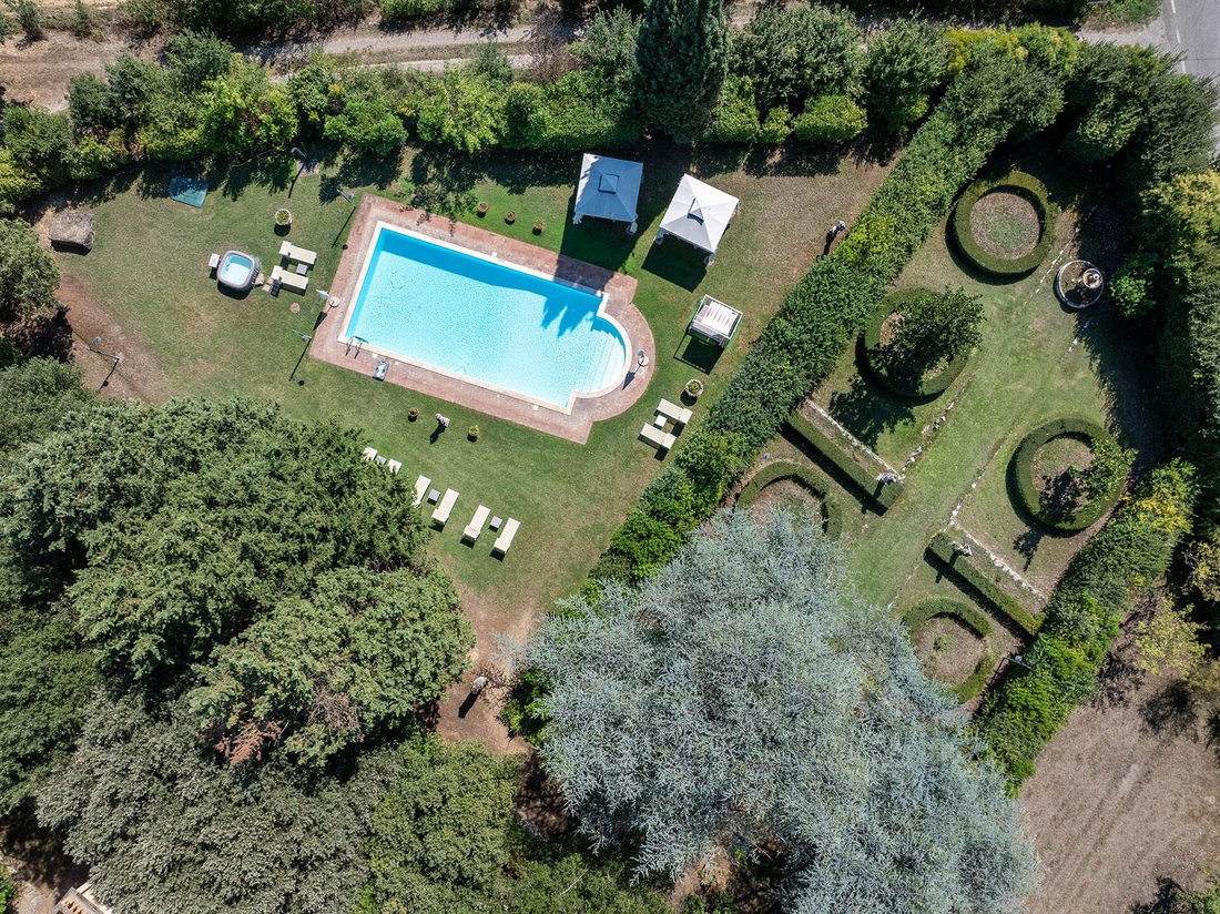 Villa in Foiano della Chiana, Tuscany, Italy 2 - 14826590
