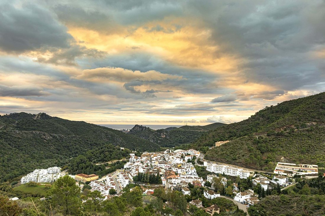 Apartment in El Paraíso, Benahavis, Spain 2 - 14826942