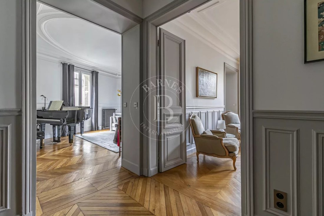 Renovated Apartment With Air Conditioning In Paris, île De France