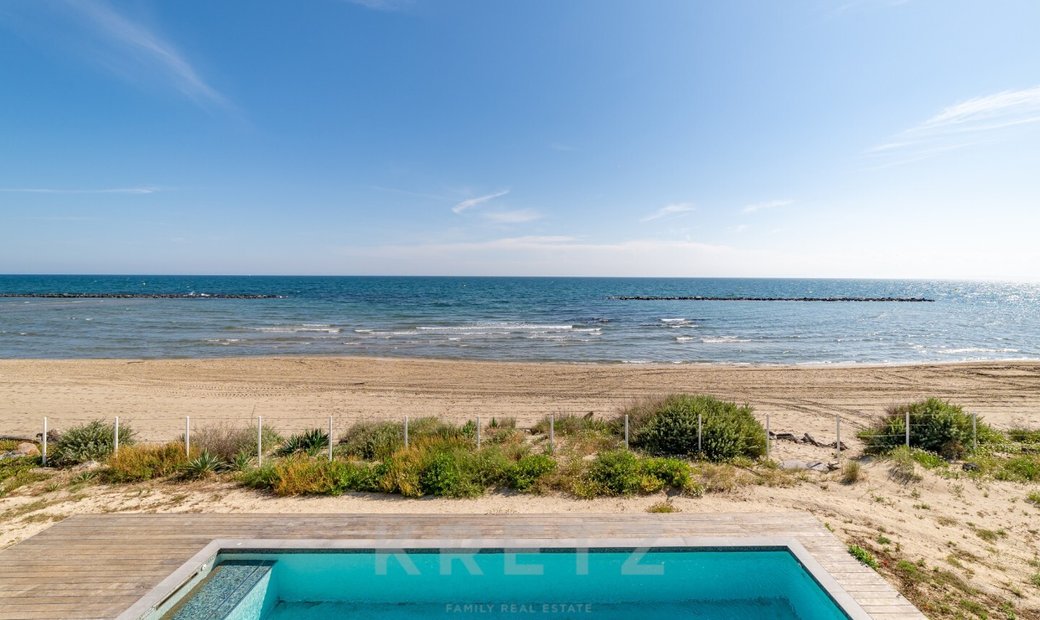 Exceptional Beachfront Villa In Agde, Occitanie, France For Sale (14830224)