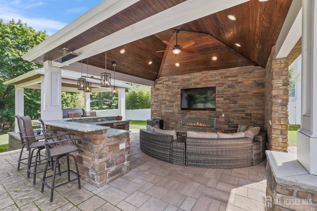 House in Marlboro Township, New Jersey, United States 3 - 14826350