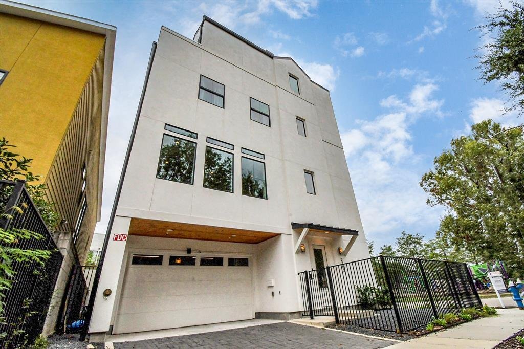 2303 Yupon Street In Houston, Texas, United States For Sale (14830585)