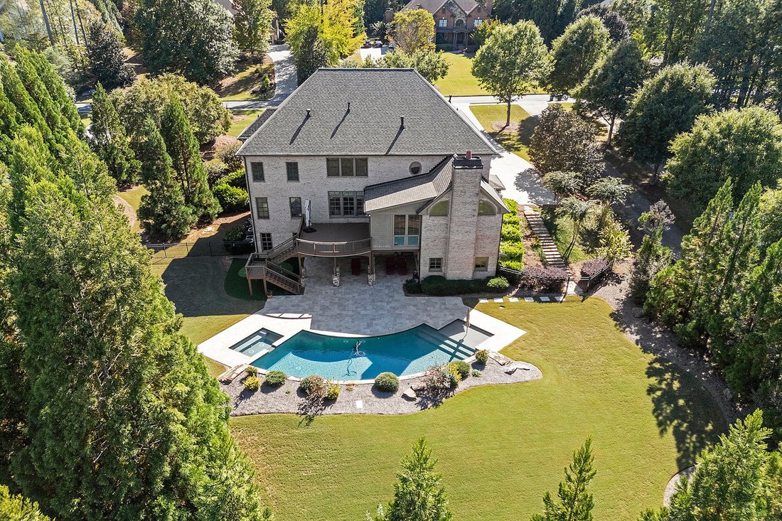 Magnificent Estate Home In Gated White In Milton, United