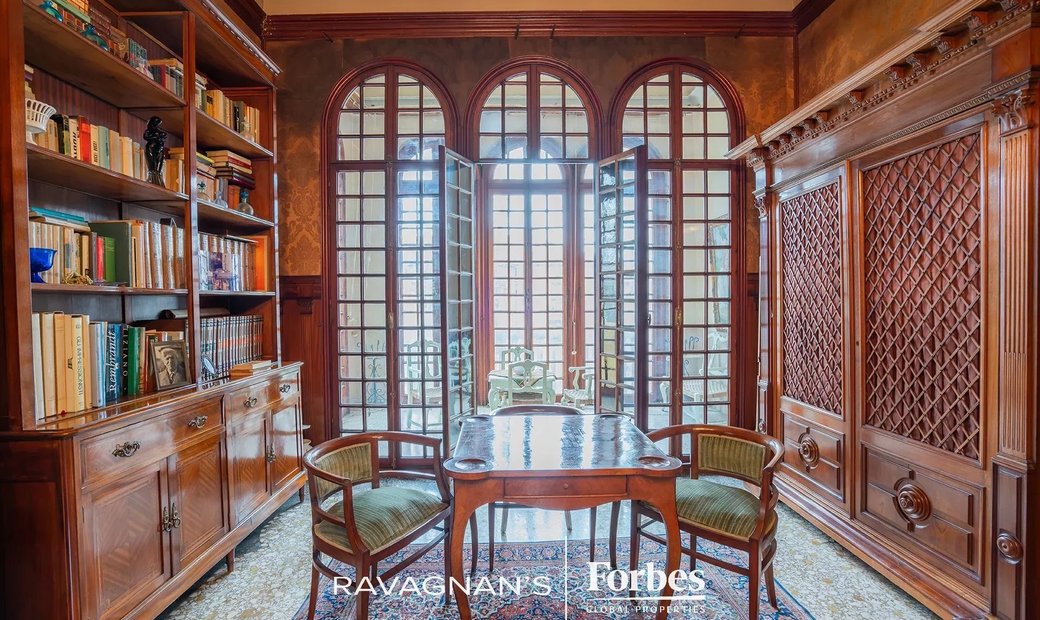 Beautiful Villa With Private Garden In Venice Lido In Lido,