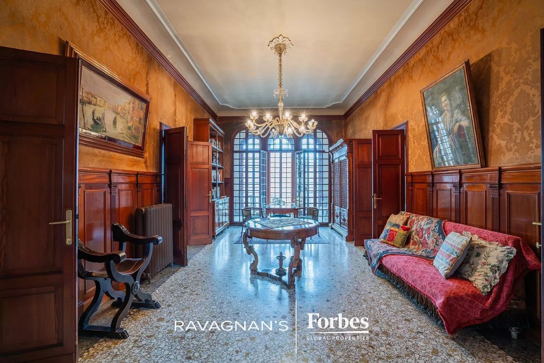 Beautiful Villa With Private Garden In Venice Lido In Lido,